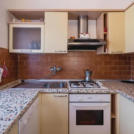 In With Kitchen * Pula