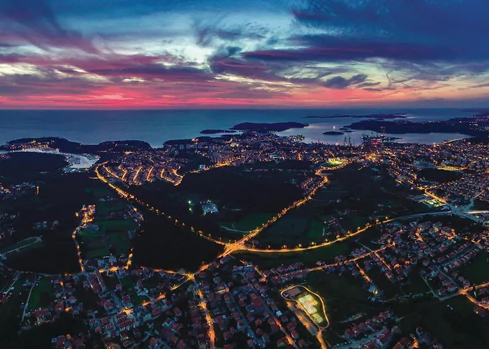 Two-bedroom In פולה