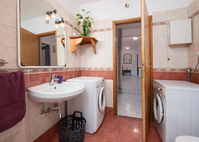 Two-bedroom In דירה