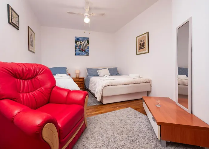 Two-bedroom In דירה
