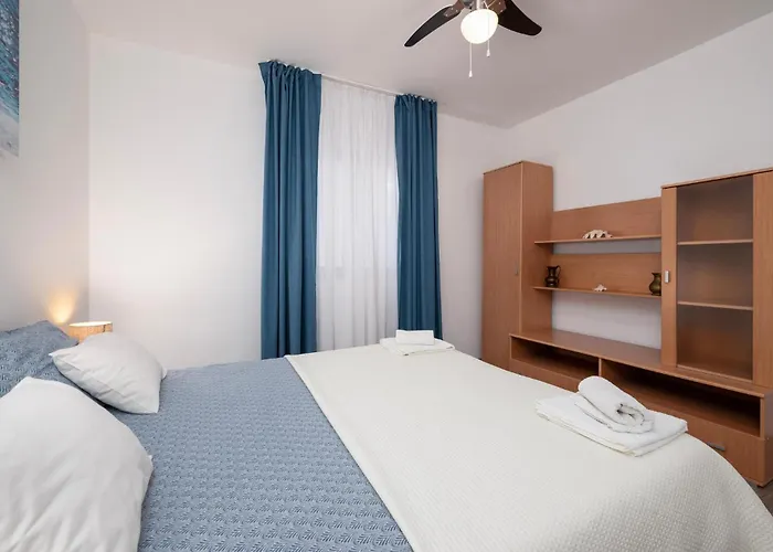 Two-bedroom In דירה פולה