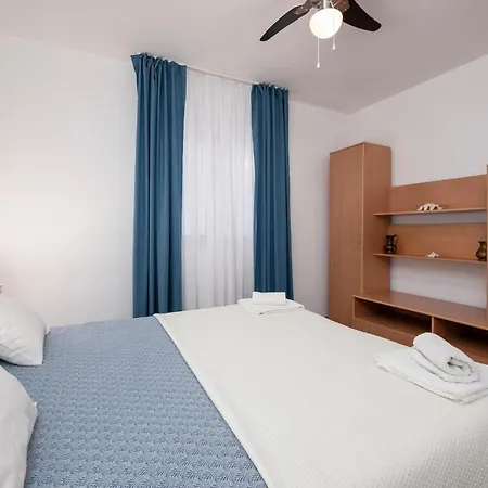 Two-bedroom In Apartmán Pula